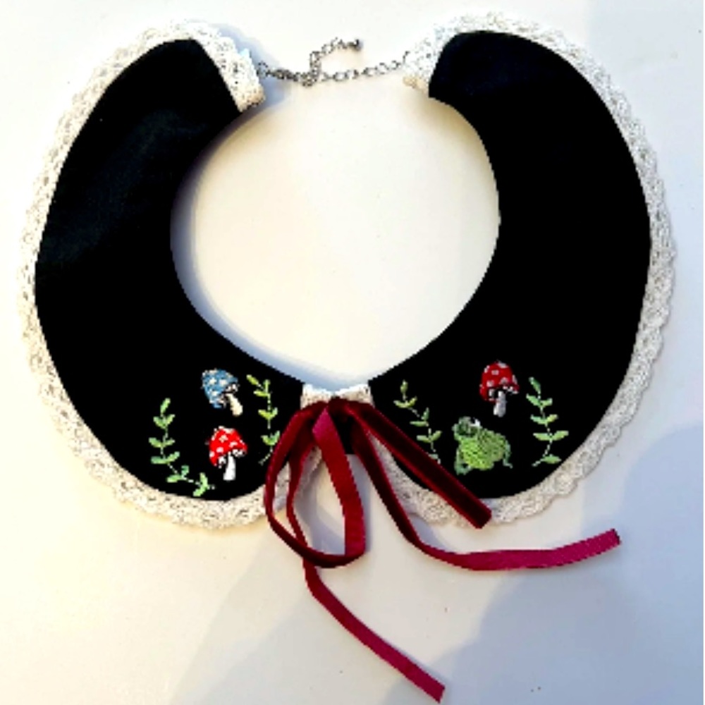 Hot Topic Mushroom Frog Black Collar